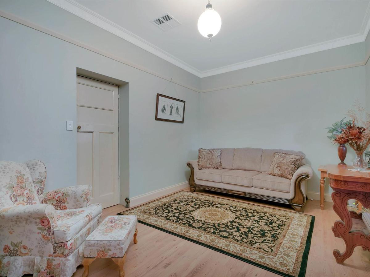 Lake Bywater Cottage Walker Flat 외부 사진